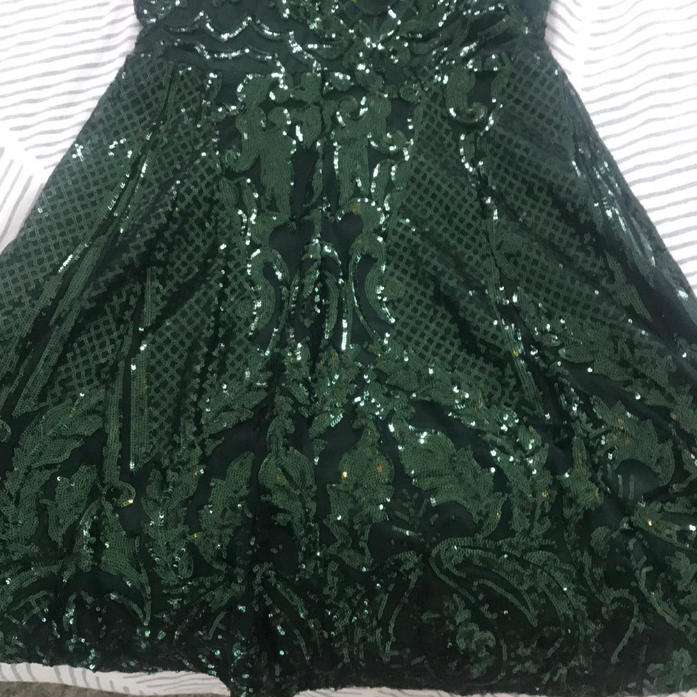 Emerald Sequin Gown - Picture 4 of 7